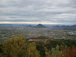 2012-04-22 城山頂上。飯野山方面.jpg